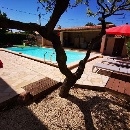 Gites Avec Grande Piscine Et Sa Terrasse Privative Bernis Exterior foto