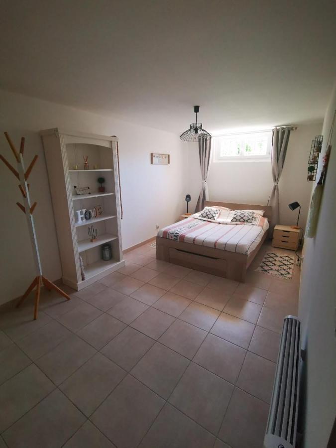 Gites Avec Grande Piscine Et Sa Terrasse Privative Bernis Exterior foto