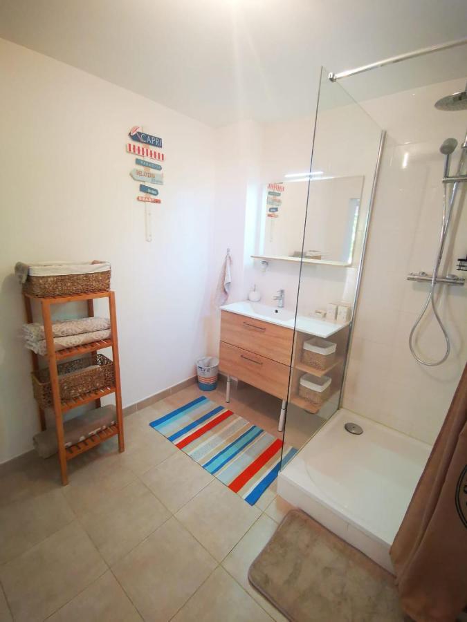 Gites Avec Grande Piscine Et Sa Terrasse Privative Bernis Exterior foto