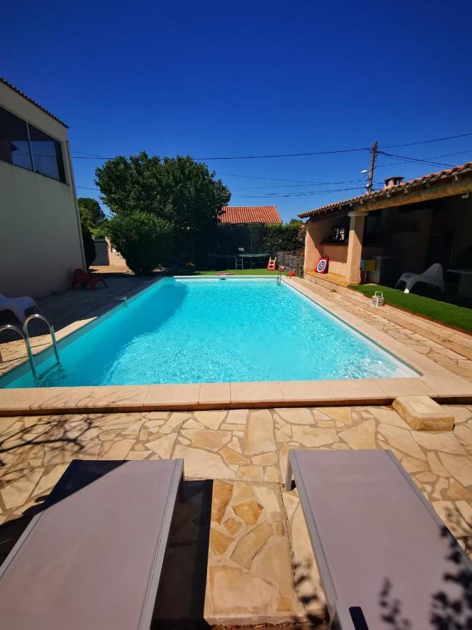 Gites Avec Grande Piscine Et Sa Terrasse Privative Bernis Exterior foto