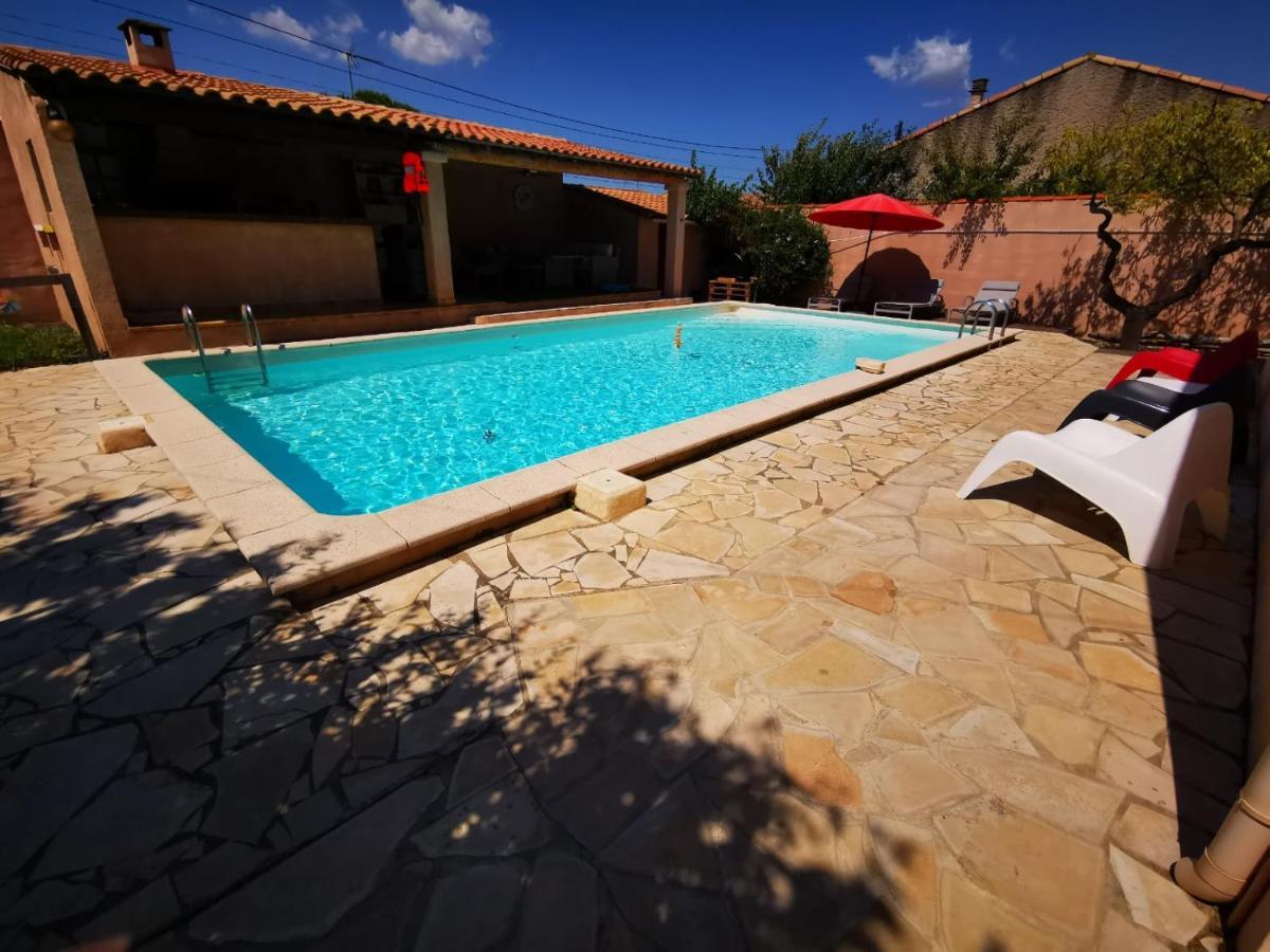 Gites Avec Grande Piscine Et Sa Terrasse Privative Bernis Exterior foto