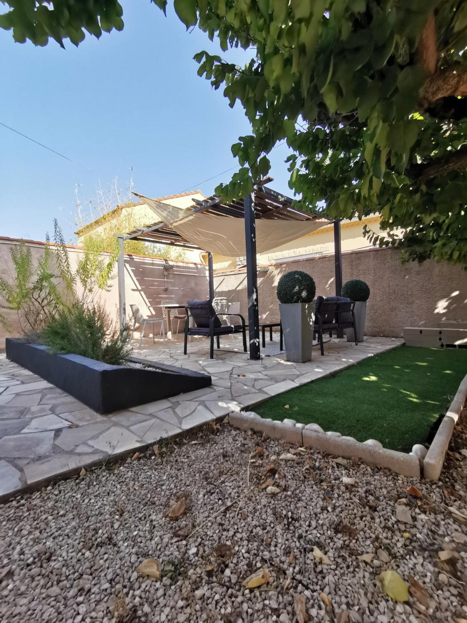 Gites Avec Grande Piscine Et Sa Terrasse Privative Bernis Exterior foto