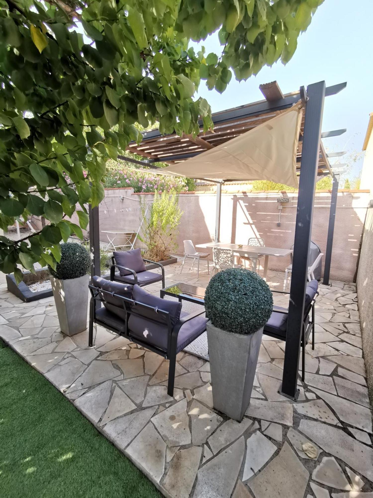Gites Avec Grande Piscine Et Sa Terrasse Privative Bernis Exterior foto